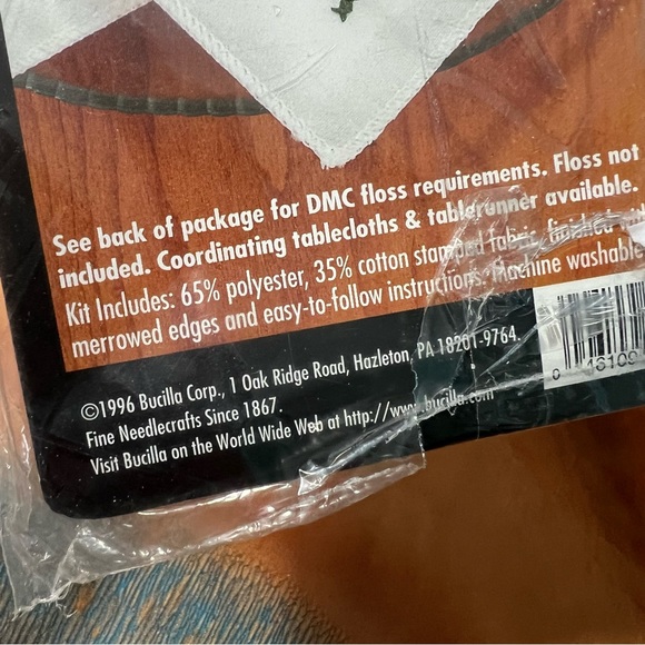 New Vintage Bucilla Stamped Cross-stitch Napikns tulips, and ribbons kit 90s - Picture 4 of 6